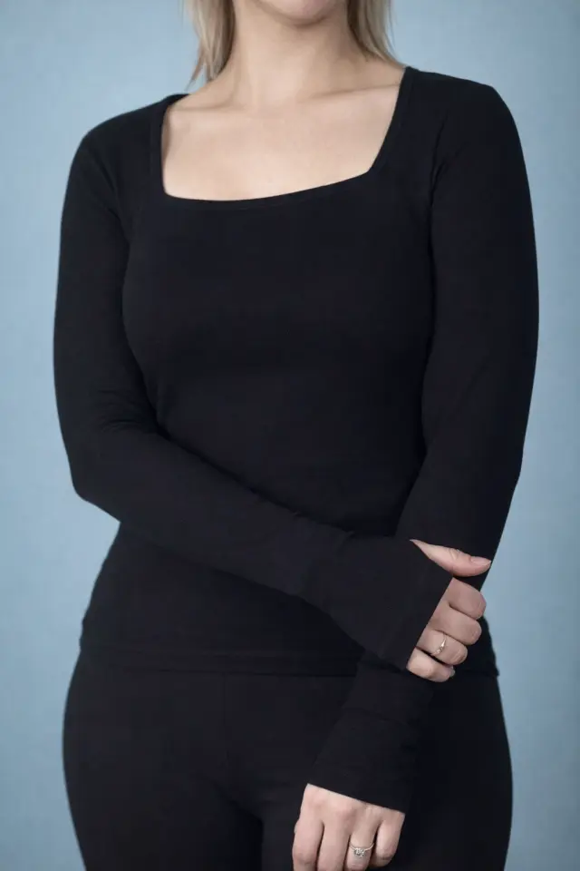 Parmak Geçmeli Bluz – Modern & Vücuda Oturan Tasarım